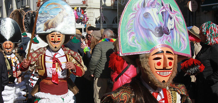 Aberta a convocatoria para participar como Cigarrón no desfile anual en Santiago de Compostela