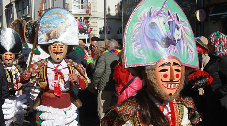 Aberta a convocatoria para participar como Cigarrón no desfile anual en Santiago de Compostela