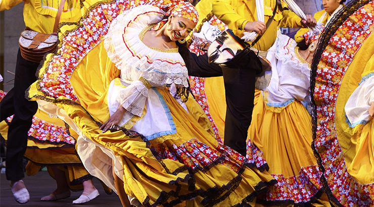 Ourense acolle esta noite o gran desfile das seis agrupacións folclóricas coa Praza Maior como escenario final do percorrido